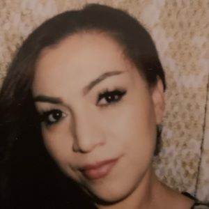 Meet your Posher, Yesenia